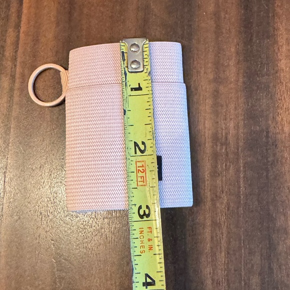 Light pink thread wallet card holder. - Picture 3 of 3